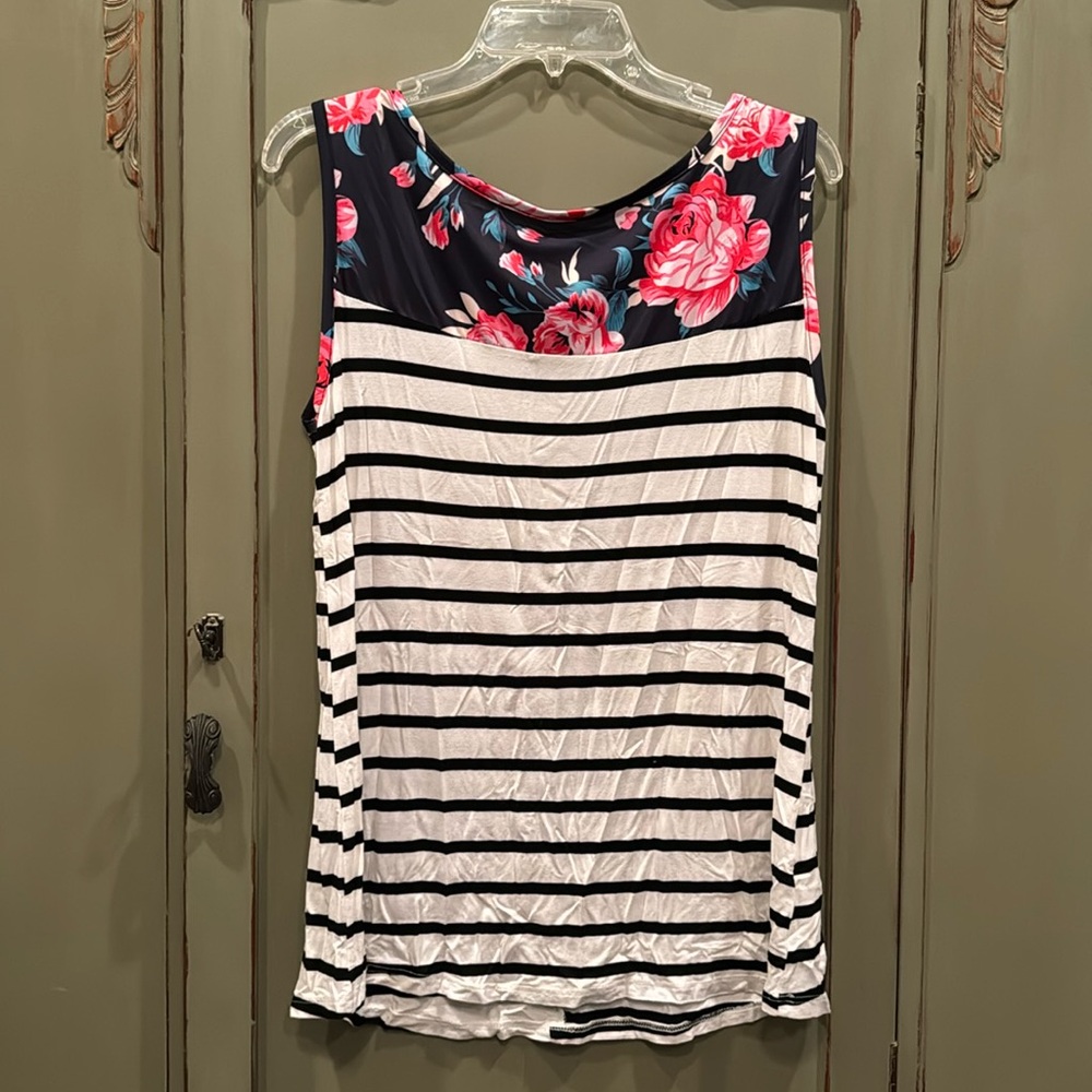 Tickled Teal sleeveless top size large